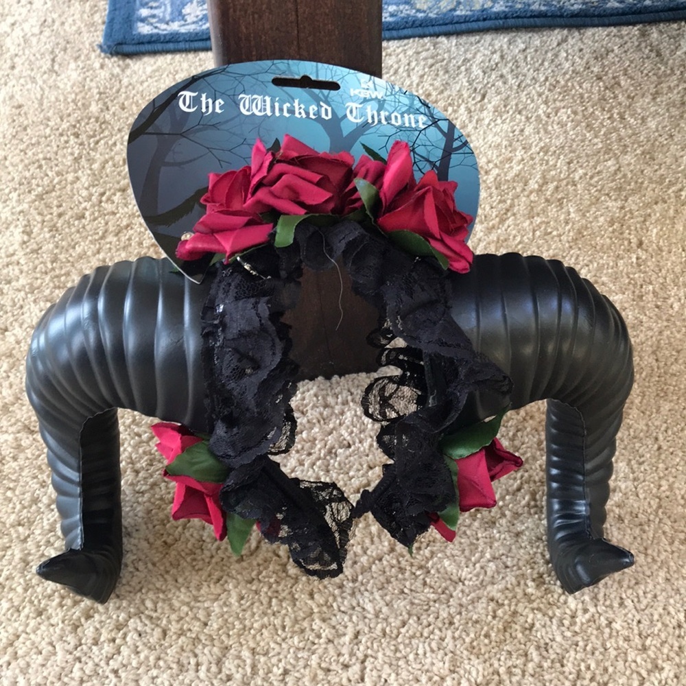 New! KBW,The wicked throne black plastic lace floral head piece.